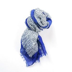 Spotted scarf with blue border